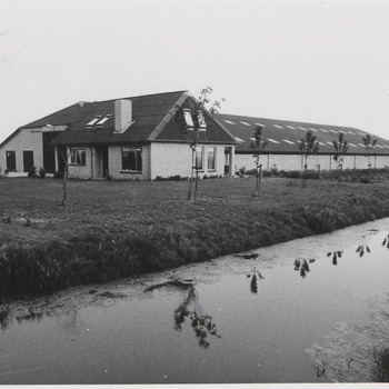 Nogmaals de ruilverkaveling boerderij vam J. v.d. Woerd, nu van rechts gezien