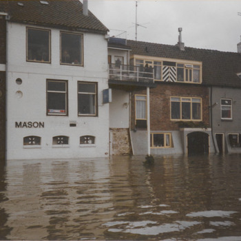 Veerweg en Jachthaven 1983. Hoogwater