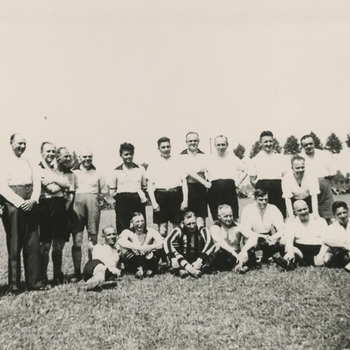Voetballers van de voetbalvereniging Theole, waarschijnlijk jaren dertig vorige eeuw