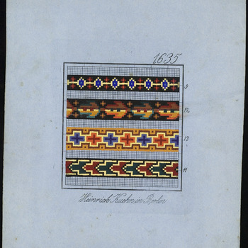 De voorstelling op dit borduurpatroon bestaat uit vier randjes: 1. Een randje met een geelblauw geometrisch motief op een zwarte ondergrond. 2. Een randje met gestileerd blad in rood,bruin, geel en oranje op een zwarte ondergrond. 3. Een randje met een geometrisch kruismotief in blauw en oranje. 4. Een randje met een geometrisch motief in rood, groen, geel en zwart, 1869-1943
