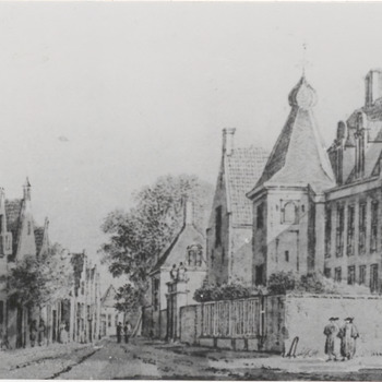 Reproductie 18e eeuwse tekening van Ambtmanstraat in Tiel. Rechts het Ambtmanshuis. Rechts onderaan de 1e Achterstraat