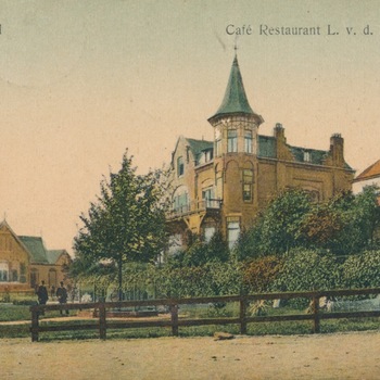 Ansichtkaart café-restaurant L. van den Broek aan de kade te Tolkamer