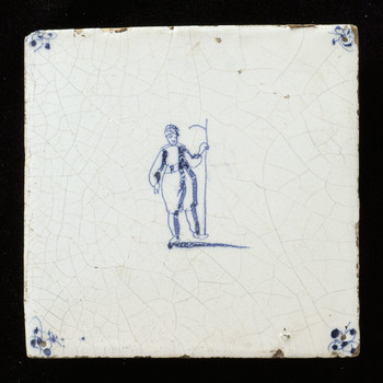 Tegel van keramiek, tinglazuur, voorstellende krijgsman waarschijnlijk gemaakt in Zuid-Holland of Friesland ca. 1700