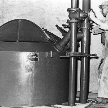 Grondstoffenvermenging in de Asbestona-fabriek