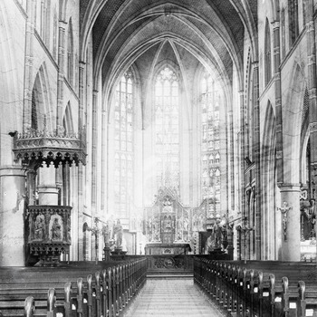 Interieur van de Rooms-Katholieke Donatuskerk in Bemmel