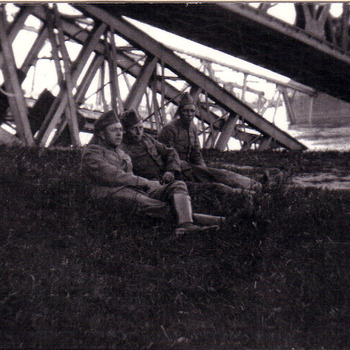   Vernielde brug bij zaltbommel 1940.