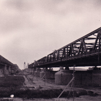  Bruggen bij Zaltbommel, op 1 Oktober 1932 gezien vanaf Waardenburg.