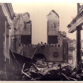 Interieur van de verwoeste RK kerk te Kerkdriel.