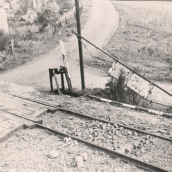  Oorlogsschade aan het station en spoor te Hedel.