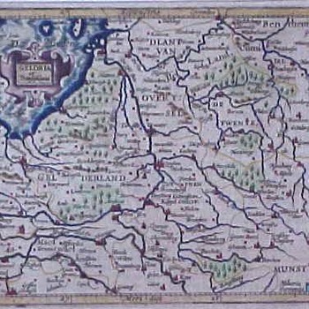 Kaart van Gelderland met omliggende gebieden en Tieler- en Bommelerwaard.Topografische aanduidingen in Duits en Nederlands. Gekleurde kopergravure.